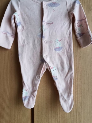 Baby bodysuits like new, pack of 8, size 50 newborn