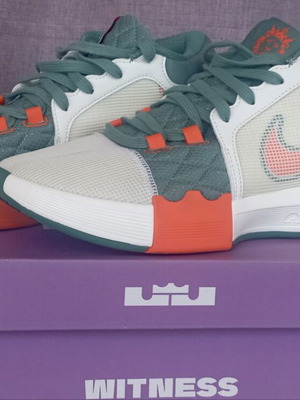 Nike LeBron Witness 8 basketball shoes new, Sail Bicoastal Campfire Orange