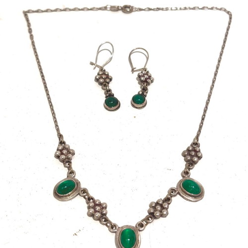 Silver 925 jewelry set used with earrings and necklace with malachite stones