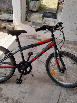 Bicycle like new, 20 inch wheels, ages 6 to 11, unisex