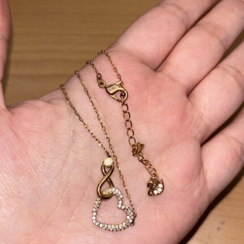 Swarovski necklace like new with crystals and zircon