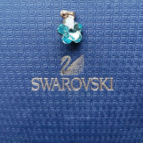 Σετ 2 κρυστάλλινων μενταγιόν Swarovski σαν καινούργιο, ροζ και τιρκουάζ