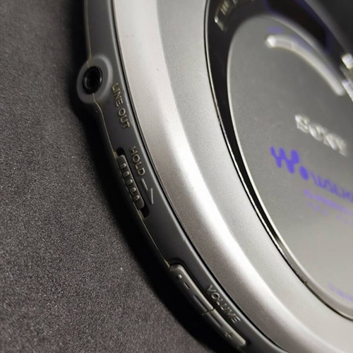 Sony Walkman D-EJ621 Portable CD Player like new with original strap