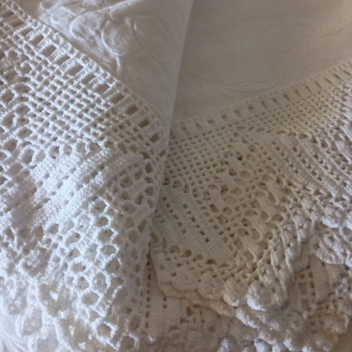 Linen blanket double size like new with handmade knitted edges