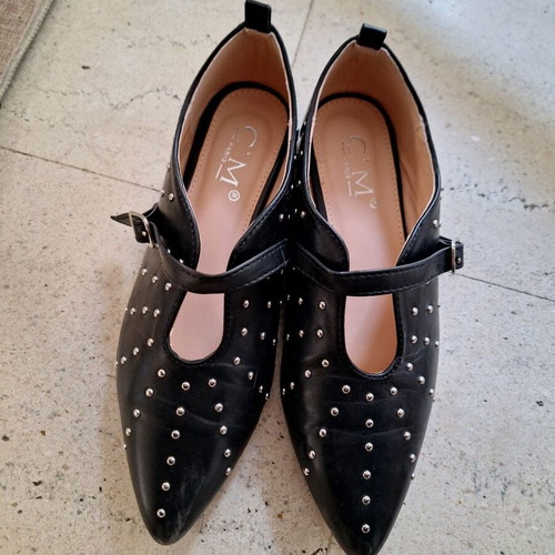 Ballerina shoes with studs and strap like new, size 37, black