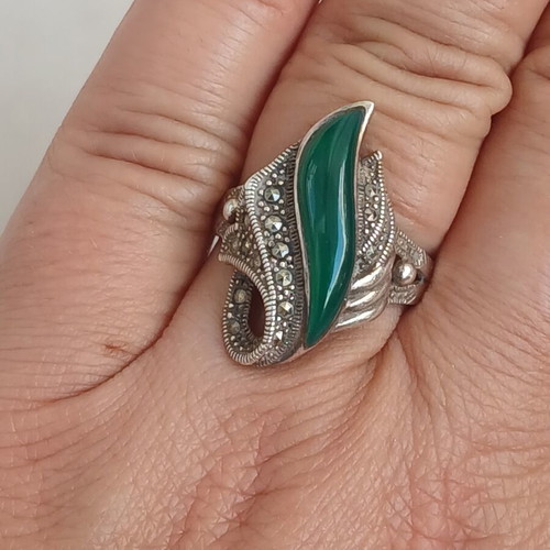 Ring with chrysoprase and marcasite in 925 silver, 18mm