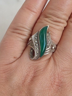 Ring with chrysoprase and marcasite in 925 silver, 18mm