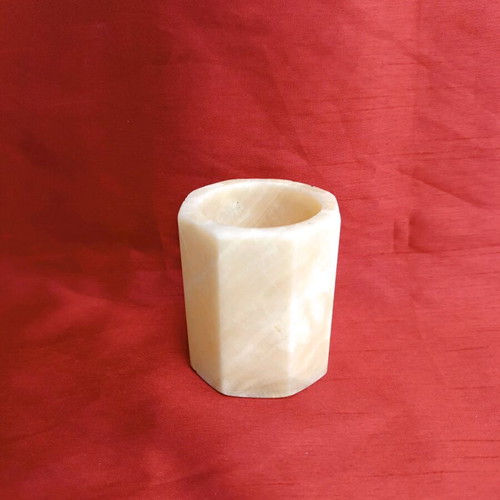Marble pencil holder used in beige shades