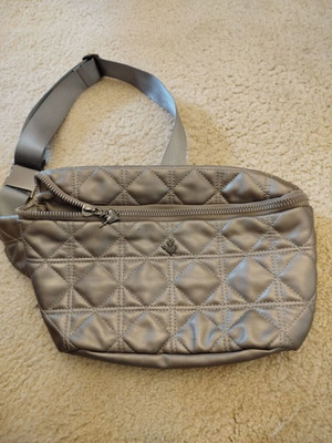 SugarFree banana bag like new, silver