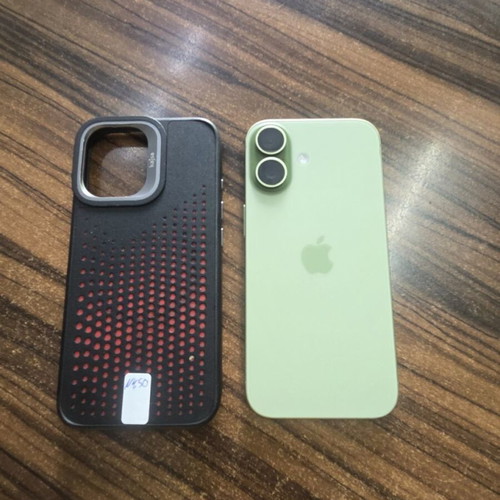iPhone 17 in excellent condition