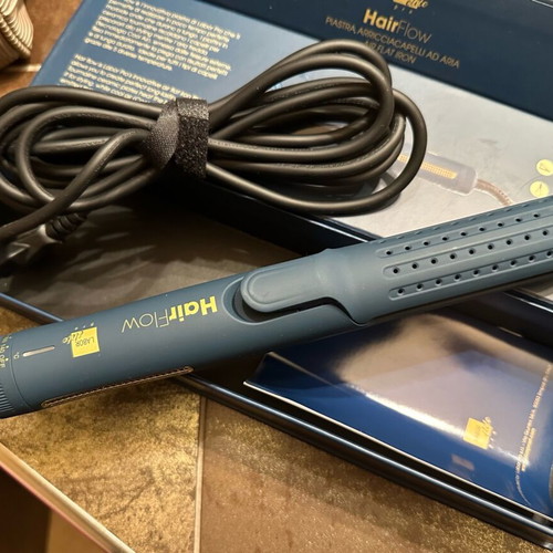 Labor Pro Hair Flow Hair Straightener like new