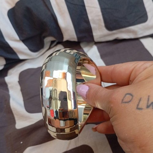 Bangle bracelet in shiny gold color, like new