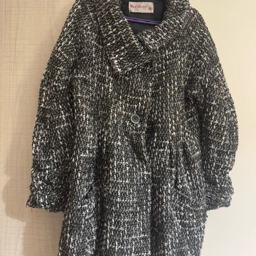 Knitted warm jacket like new, size XL/XXL, black and white
