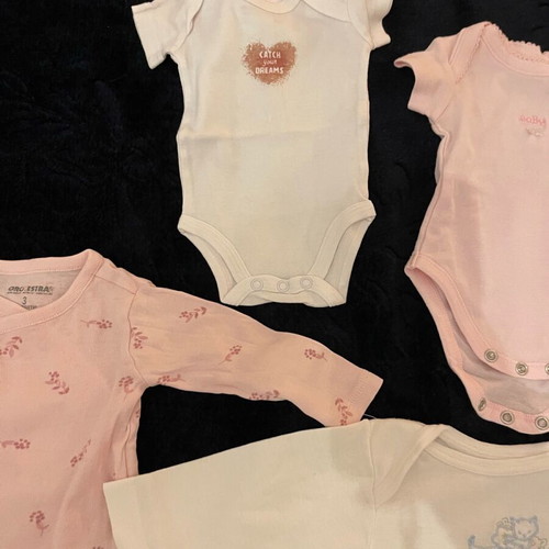 Baby bodysuits and rompers used, pack of 7 for 1-3 months old