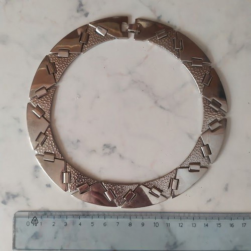 Necklace used, silver color
