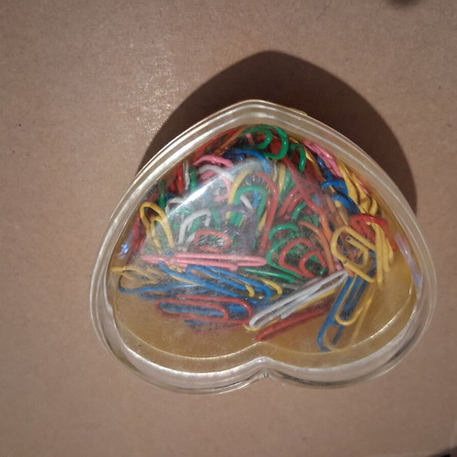 Box of 100 new heart-shaped paper clips from the 90s