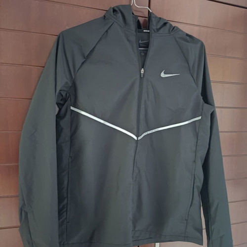 Nike Running Miller Jacket for Kids like new, black, size L