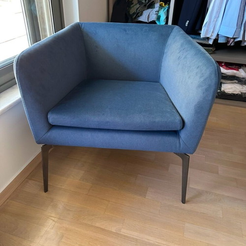 Denise Armchair with Footstool by Alivar like new, dark blue velvet fabric