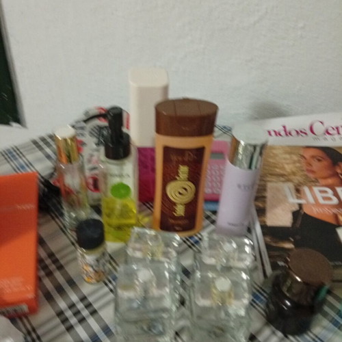 Zara Eau de Parfum used, 10 collectible bottles with 3 cream samples