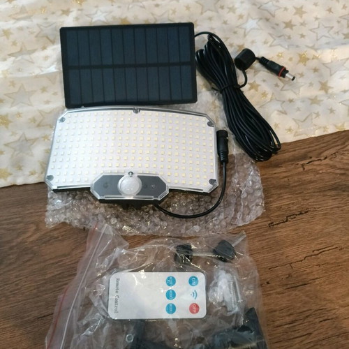 Solar panel lamp 234 LED with motion sensor and remote control new