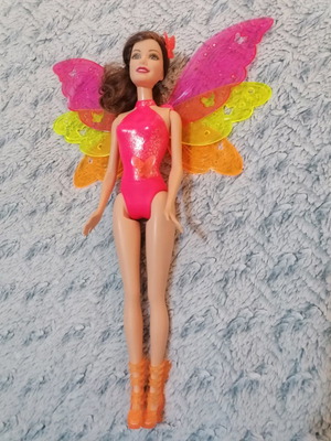 Barbie and the secret door fairy μεταχειρισμένη με κουμπάκι στα φτερά, 2013