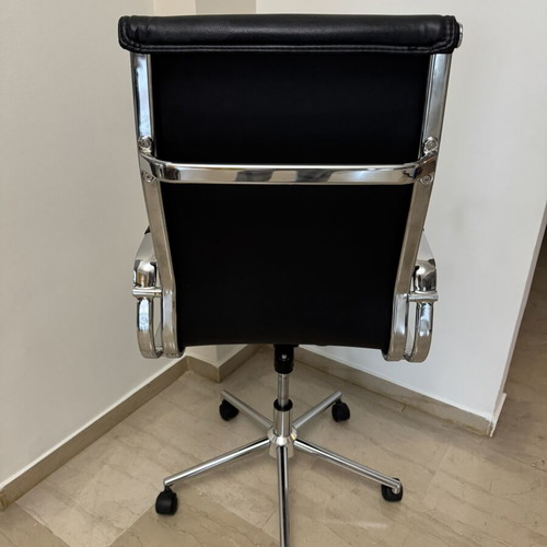 Woodwell Office Chair Synthetic Leather like new, black