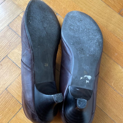 Moschoutis brown leather shoes with low heel like new, size 39