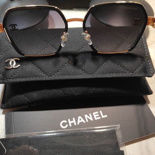 Chanel A95105 X09962 sunglasses new, black and gold