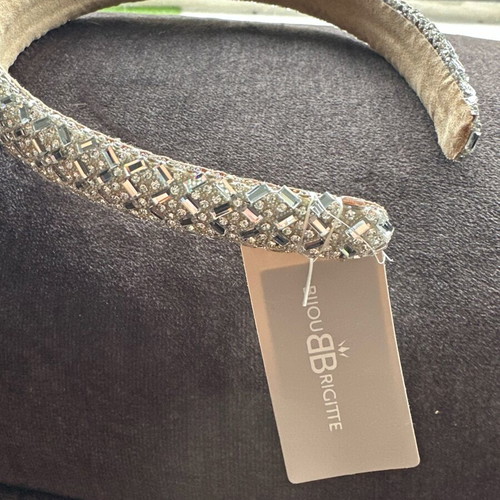 Hair accessory new, silver with tag