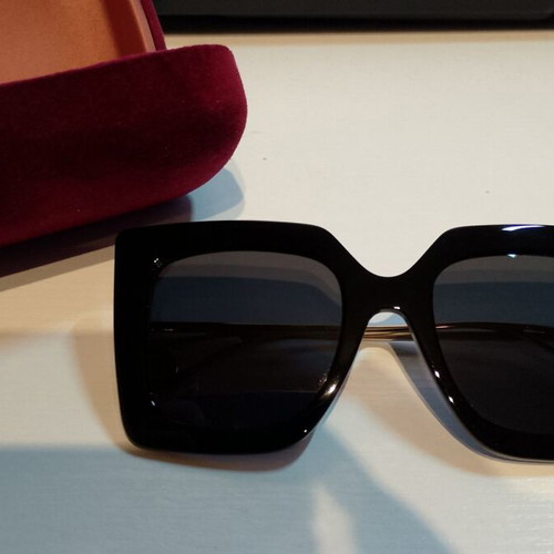 Gucci GG0435S 001 51-22-140 women's sunglasses like new