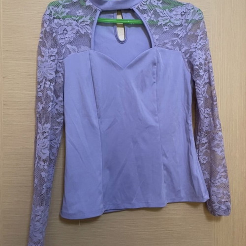 Lilac blouse with lace like new, size M