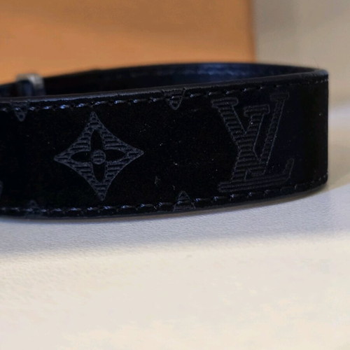 Louis Vuitton unisex bracelet made of natural leather and suede like new