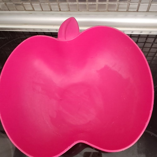 Set of 3 used kitchen salad bowls made of durable plastic