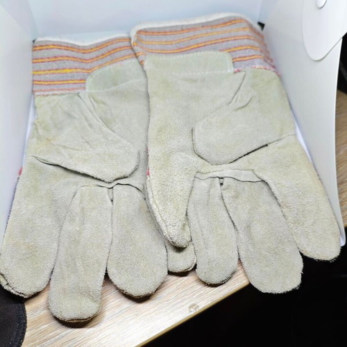 Work gloves reinforced with leather like new