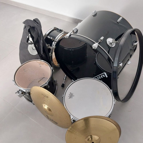 Ludwig Drum Set with Sabian and Turkey Cymbals used, complete rock setup