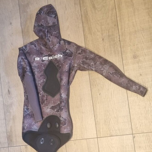 R.Calich 3mm Diving Suit size XS like new