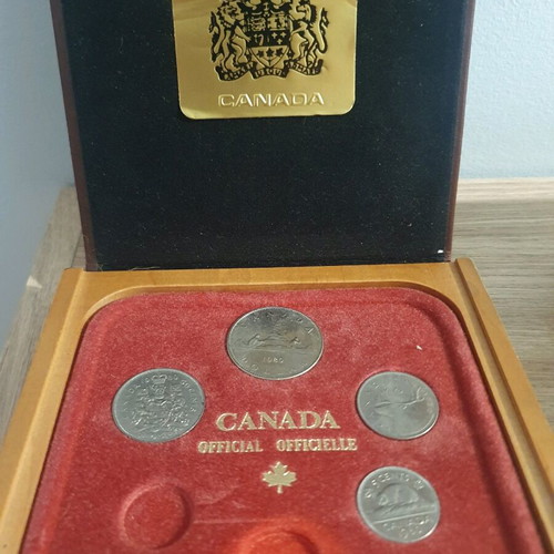 Canada coins 1980 like new with box
