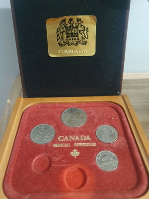 Canada coins 1980 like new with box