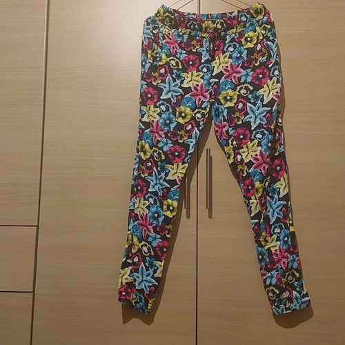 Tally Weijl colorful floral women's pants size Medium like new