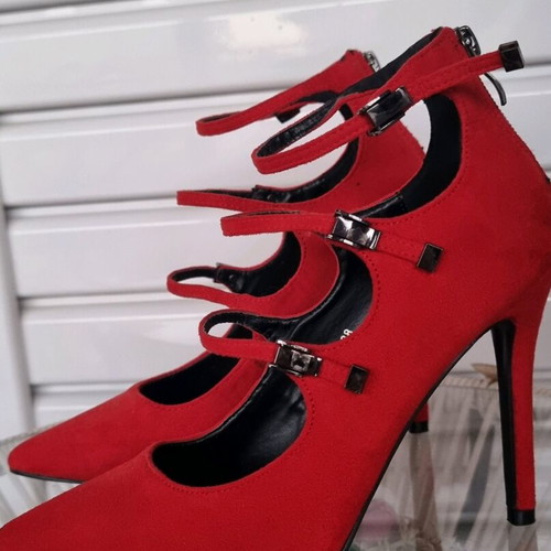 Red stiletto pumps new, size 38, comfortable design