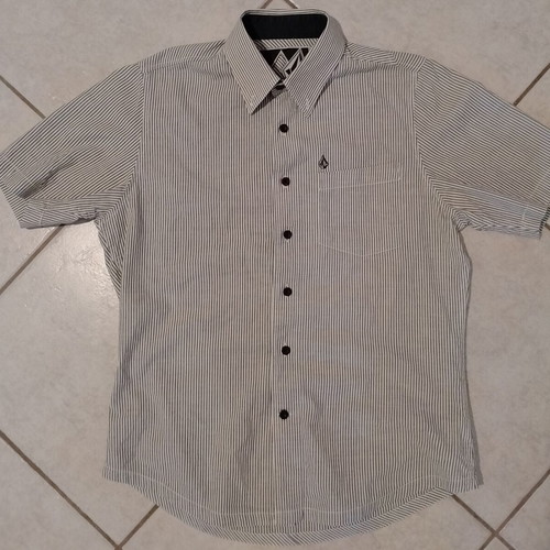 Boys' summer clothing set used, 4 pieces with Volcom shirt