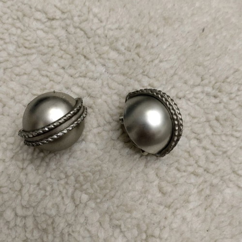 Clip-on earrings new