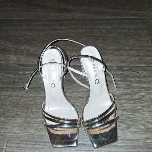Gold sandals Envie Shoes size 38 in excellent condition