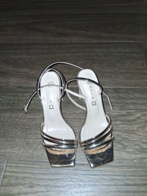 Gold sandals Envie Shoes size 38 in excellent condition