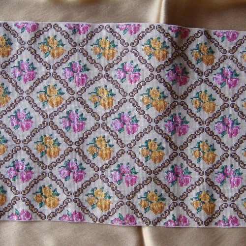 Vintage Handmade Embroidered Table Runner Agros like new