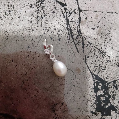 Silver pendant with pearl and zircon 2 cm