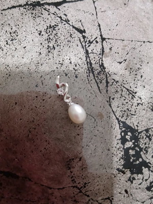 Silver pendant with pearl and zircon 2 cm