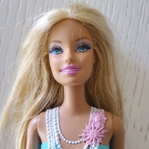 Barbie fashion icon with heels collectible Mattel like new