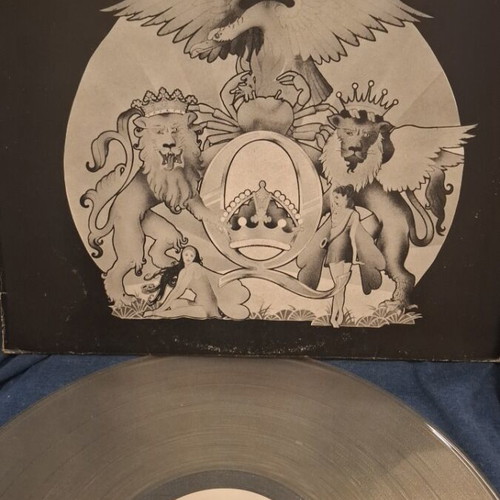 Queen Black N White vinyl like new, rock