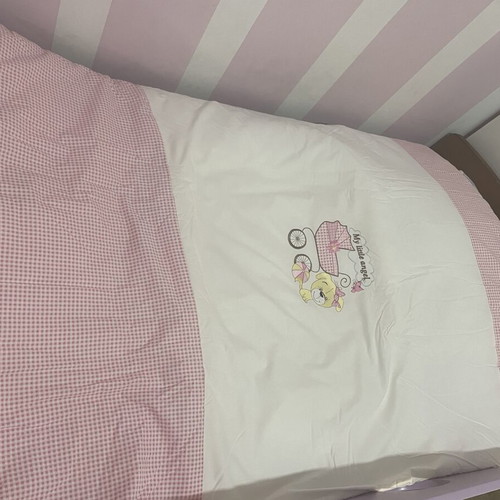 Crib quilt 100x140 and bedding set like new